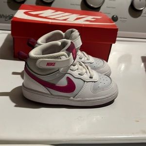 Toddler girl Nike shoes.Size 8. Worn 3 times